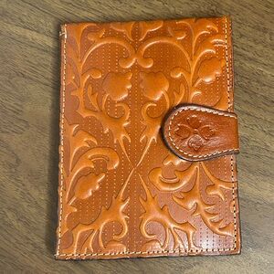 Patricia Nash passport holder
